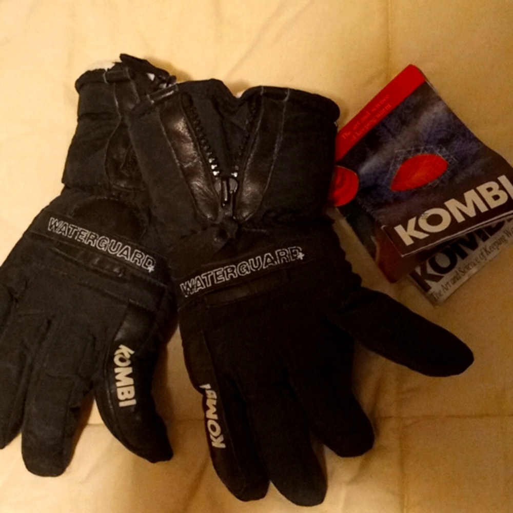 NWT women's medium Kombi gloves